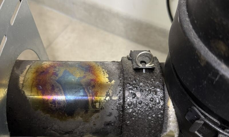 Dépôts et corrosion à la jonction du conduit